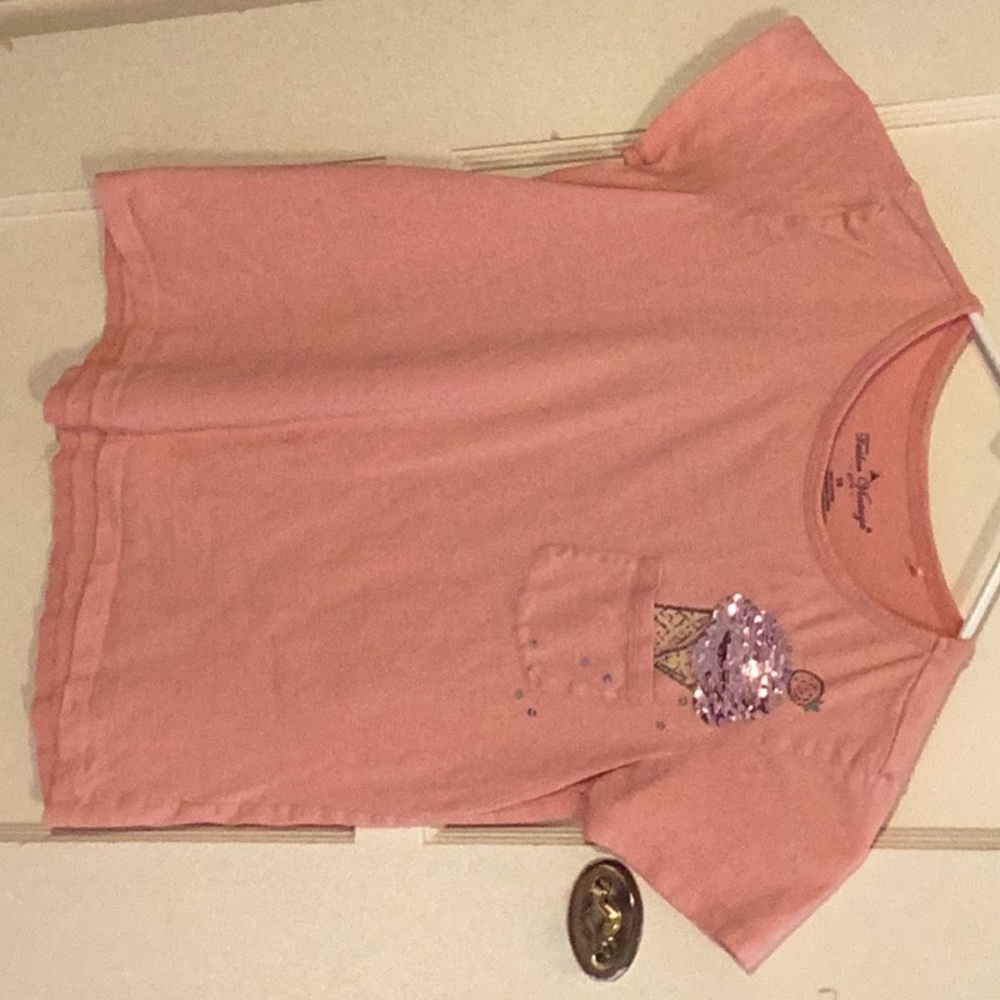 Pink Girls t-shirt with a strawberry 🍓 ice cream design